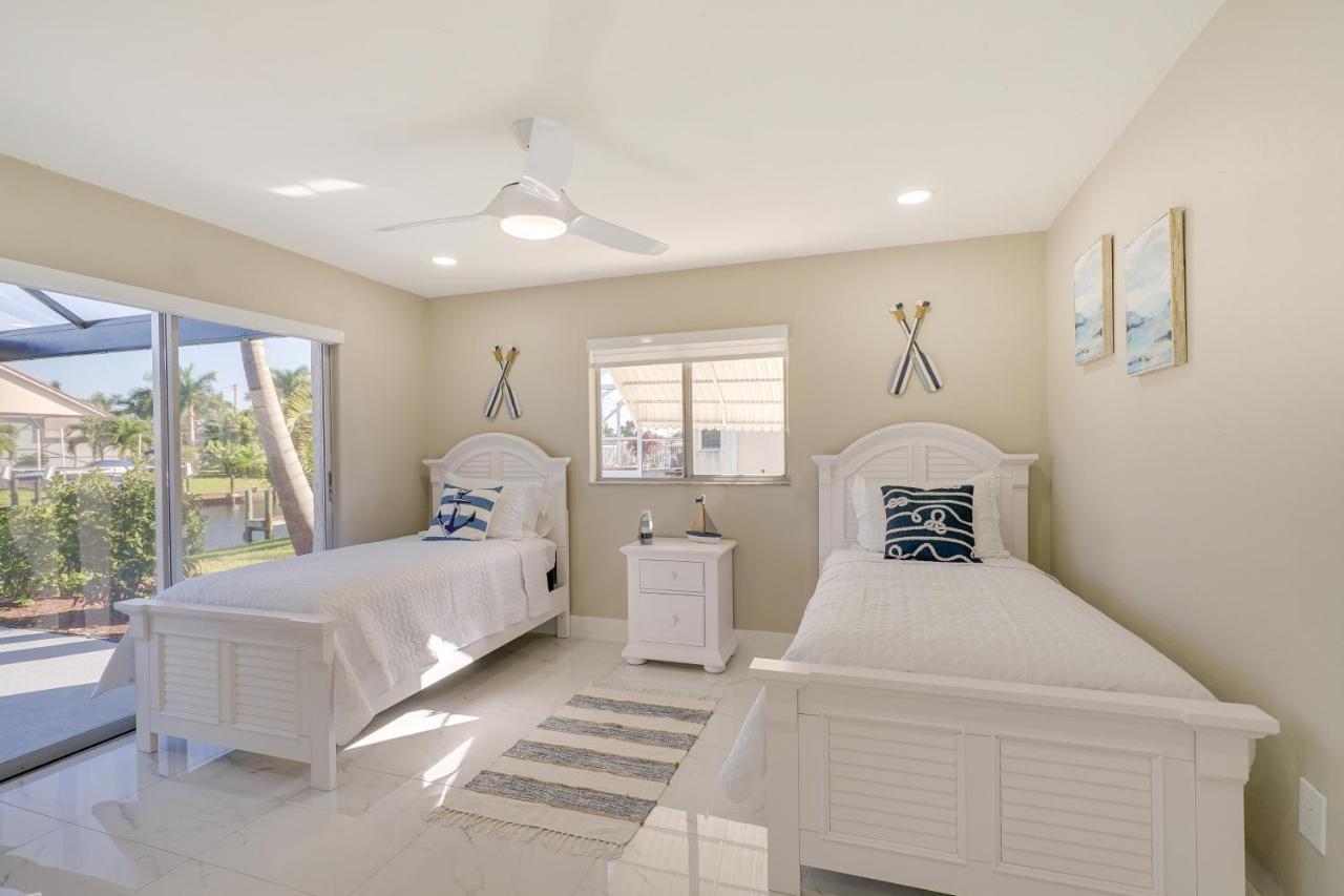 Waterfront Cape Coral Home With Private Pool! エクステリア 写真