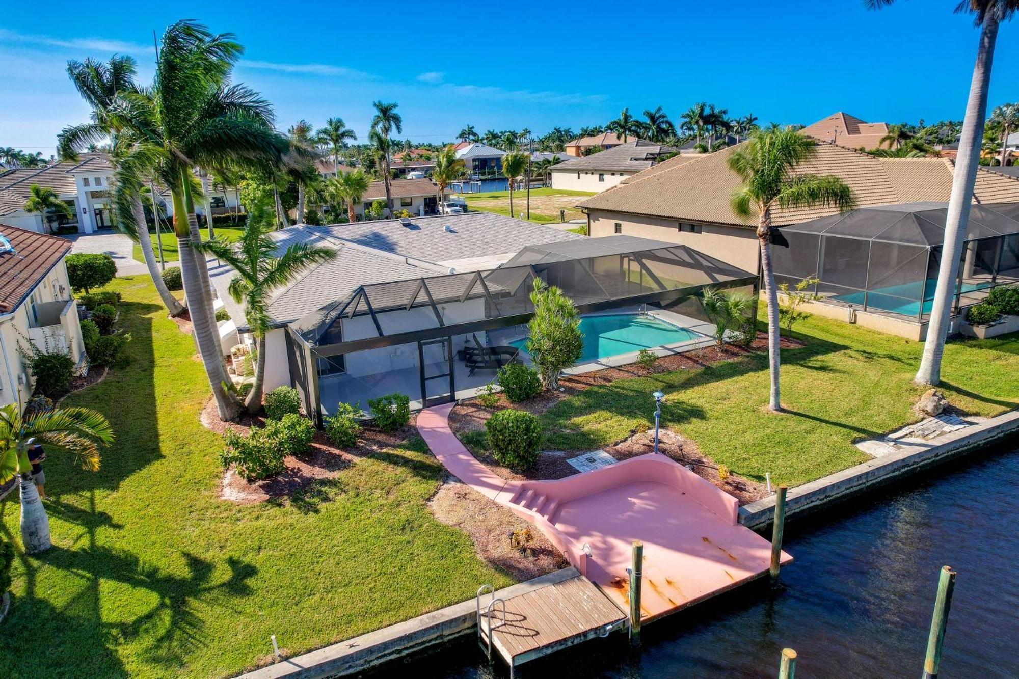 Waterfront Cape Coral Home With Private Pool! エクステリア 写真